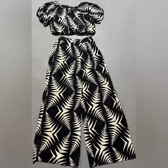 Stylish Black and White Women's Jumpsuit - Picture 1 of 9